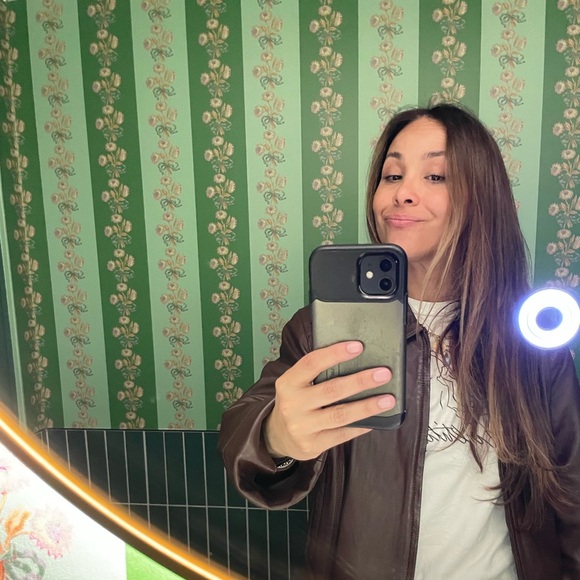 Meet your Posher, Mirlena - Picture 1 of 1